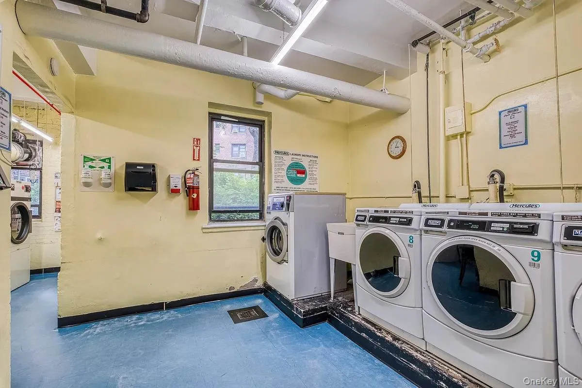 3616 Henry Hudson Parkway, New York, NY, 1 Bedroom Bedrooms, 5 Rooms Rooms,1 BathroomBathrooms,Residential Lease,For Rent,Henry Hudson Parkway,0,992137 3616 Henry Hudson Parkway, New York, NY, 1 Bedroom Bedrooms, 5 Rooms Rooms,1 BathroomBathrooms,Residential Lease,For Rent,Henry Hudson Parkway,0,992137
