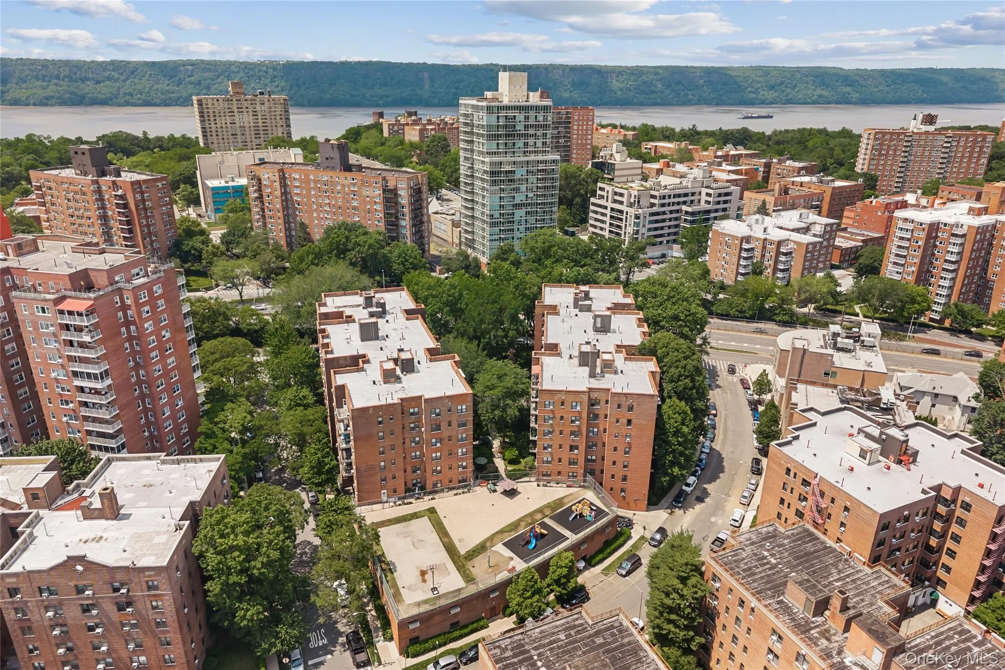 3616 Henry Hudson Parkway, New York, NY, 1 Bedroom Bedrooms, 5 Rooms Rooms,1 BathroomBathrooms,Residential Lease,For Rent,Henry Hudson Parkway,0,992137 3616 Henry Hudson Parkway, New York, NY, 1 Bedroom Bedrooms, 5 Rooms Rooms,1 BathroomBathrooms,Residential Lease,For Rent,Henry Hudson Parkway,0,992137