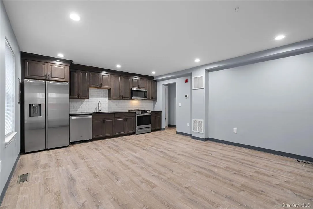 20 Oak Street, Montgomery, NY, 2 Bedrooms Bedrooms, 6 Rooms Rooms,1 BathroomBathrooms,Residential Lease,For Rent,Oak,0,992147 20 Oak Street, Montgomery, NY, 2 Bedrooms Bedrooms, 6 Rooms Rooms,1 BathroomBathrooms,Residential Lease,For Rent,Oak,0,992147