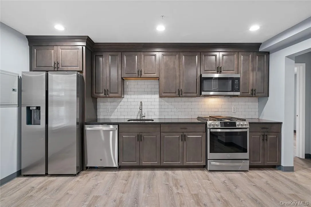 20 Oak Street, Montgomery, NY, 2 Bedrooms Bedrooms, 6 Rooms Rooms,1 BathroomBathrooms,Residential Lease,For Rent,Oak,0,992147 20 Oak Street, Montgomery, NY, 2 Bedrooms Bedrooms, 6 Rooms Rooms,1 BathroomBathrooms,Residential Lease,For Rent,Oak,0,992147