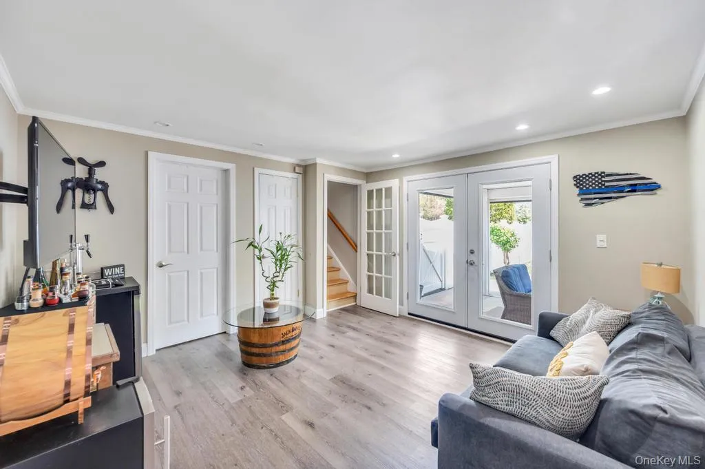 4 Florence Street, Smithtown, NY, 5 Bedrooms Bedrooms, 10 Rooms Rooms,2 BathroomsBathrooms,Residential,For Rent,Florence,0,992164 4 Florence Street, Smithtown, NY, 5 Bedrooms Bedrooms, 10 Rooms Rooms,2 BathroomsBathrooms,Residential,For Rent,Florence,0,992164