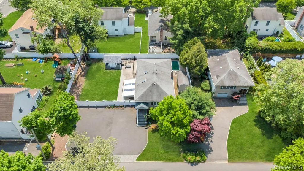 4 Florence Street, Smithtown, NY, 5 Bedrooms Bedrooms, 10 Rooms Rooms,2 BathroomsBathrooms,Residential,For Rent,Florence,0,992164 4 Florence Street, Smithtown, NY, 5 Bedrooms Bedrooms, 10 Rooms Rooms,2 BathroomsBathrooms,Residential,For Rent,Florence,0,992164