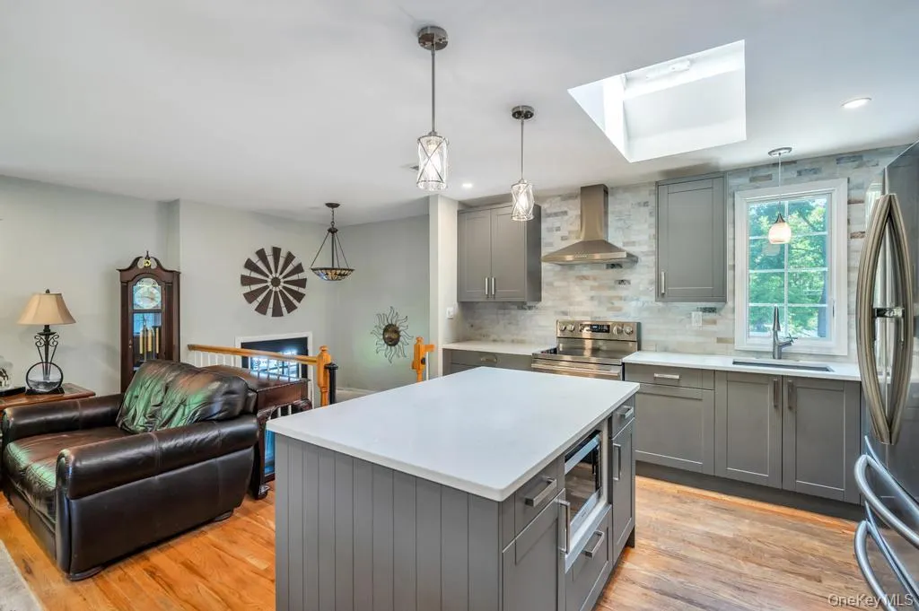 4 Florence Street, Smithtown, NY, 5 Bedrooms Bedrooms, 10 Rooms Rooms,2 BathroomsBathrooms,Residential,For Rent,Florence,0,992164 4 Florence Street, Smithtown, NY, 5 Bedrooms Bedrooms, 10 Rooms Rooms,2 BathroomsBathrooms,Residential,For Rent,Florence,0,992164