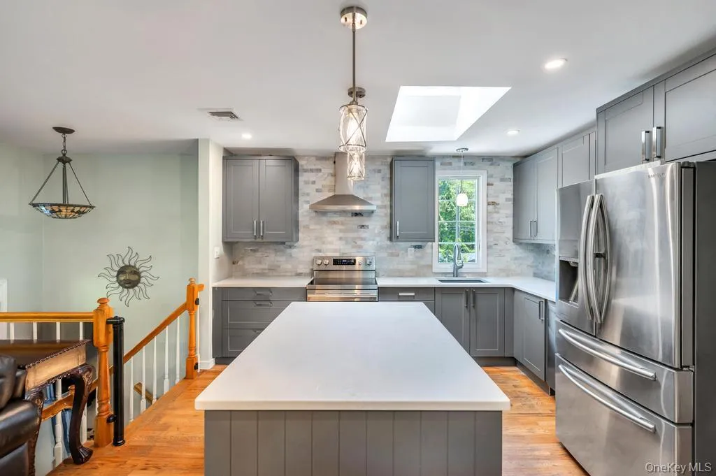 4 Florence Street, Smithtown, NY, 5 Bedrooms Bedrooms, 10 Rooms Rooms,2 BathroomsBathrooms,Residential,For Rent,Florence,0,992164 4 Florence Street, Smithtown, NY, 5 Bedrooms Bedrooms, 10 Rooms Rooms,2 BathroomsBathrooms,Residential,For Rent,Florence,0,992164