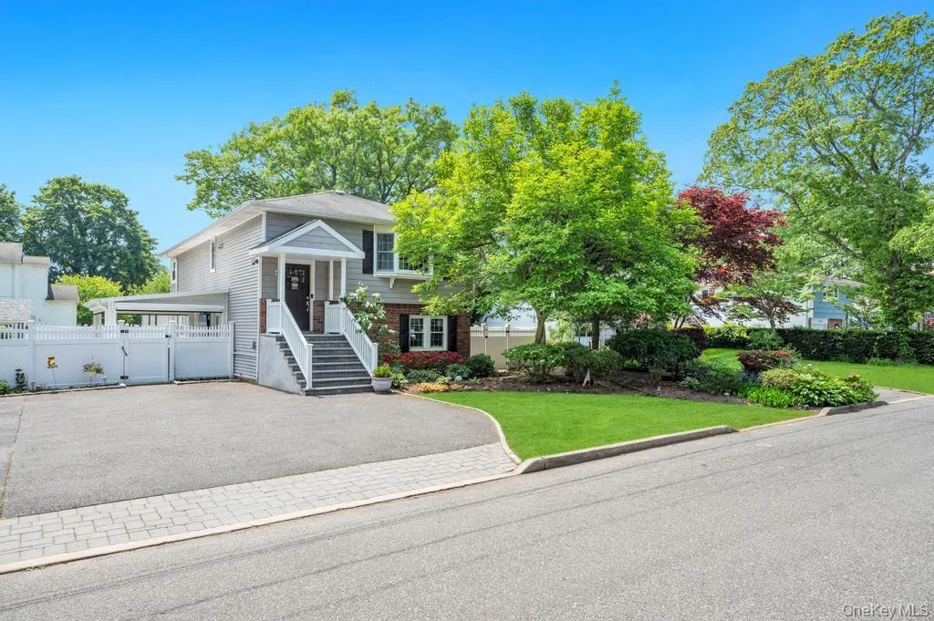 4 Florence Street, Smithtown, NY, 5 Bedrooms Bedrooms, 10 Rooms Rooms,2 BathroomsBathrooms,Residential,For Rent,Florence,0,992164 4 Florence Street, Smithtown, NY, 5 Bedrooms Bedrooms, 10 Rooms Rooms,2 BathroomsBathrooms,Residential,For Rent,Florence,0,992164