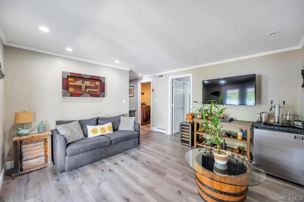 4 Florence Street, Smithtown, NY, 5 Bedrooms Bedrooms, 10 Rooms Rooms,2 BathroomsBathrooms,Residential,For Rent,Florence,0,992164 4 Florence Street, Smithtown, NY, 5 Bedrooms Bedrooms, 10 Rooms Rooms,2 BathroomsBathrooms,Residential,For Rent,Florence,0,992164
