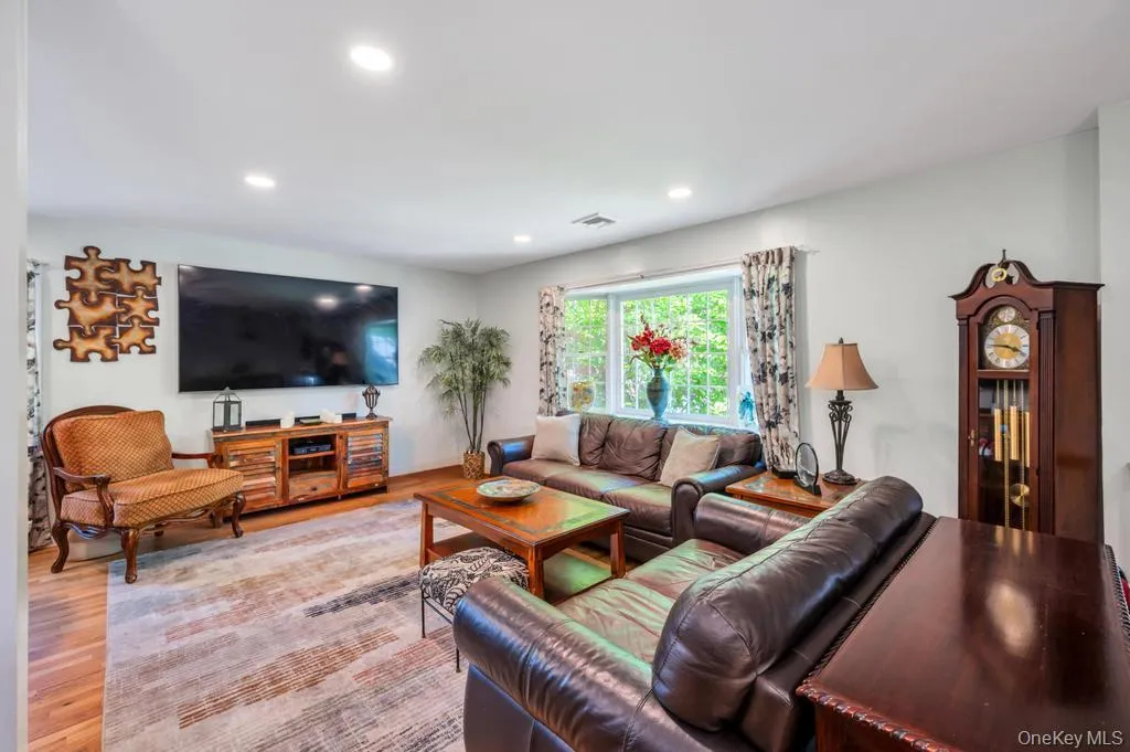4 Florence Street, Smithtown, NY, 5 Bedrooms Bedrooms, 10 Rooms Rooms,2 BathroomsBathrooms,Residential,For Rent,Florence,0,992164 4 Florence Street, Smithtown, NY, 5 Bedrooms Bedrooms, 10 Rooms Rooms,2 BathroomsBathrooms,Residential,For Rent,Florence,0,992164