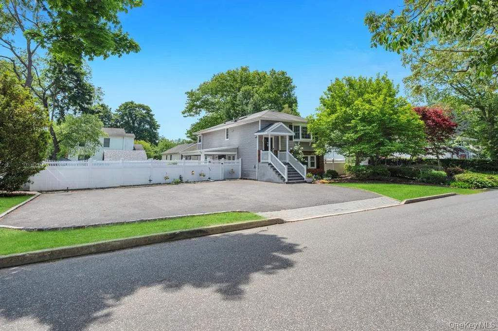 4 Florence Street, Smithtown, NY, 5 Bedrooms Bedrooms, 10 Rooms Rooms,2 BathroomsBathrooms,Residential,For Rent,Florence,0,992164 4 Florence Street, Smithtown, NY, 5 Bedrooms Bedrooms, 10 Rooms Rooms,2 BathroomsBathrooms,Residential,For Rent,Florence,0,992164