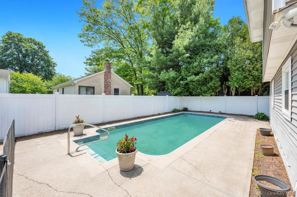 4 Florence Street, Smithtown, NY, 5 Bedrooms Bedrooms, 10 Rooms Rooms,2 BathroomsBathrooms,Residential,For Rent,Florence,0,992164 4 Florence Street, Smithtown, NY, 5 Bedrooms Bedrooms, 10 Rooms Rooms,2 BathroomsBathrooms,Residential,For Rent,Florence,0,992164