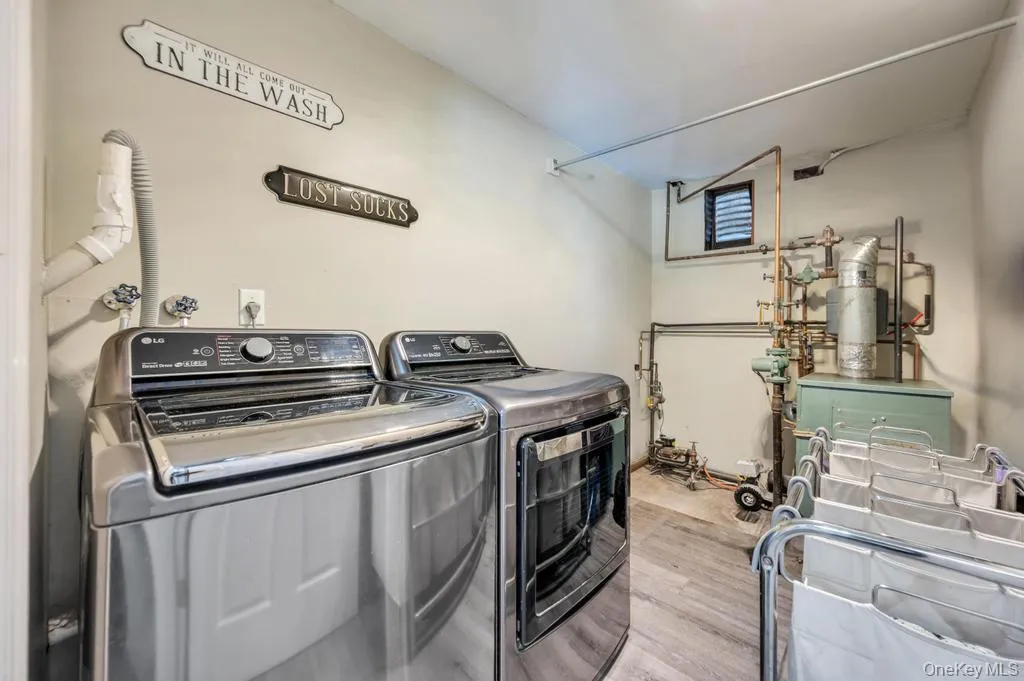 4 Florence Street, Smithtown, NY, 5 Bedrooms Bedrooms, 10 Rooms Rooms,2 BathroomsBathrooms,Residential,For Rent,Florence,0,992164 4 Florence Street, Smithtown, NY, 5 Bedrooms Bedrooms, 10 Rooms Rooms,2 BathroomsBathrooms,Residential,For Rent,Florence,0,992164