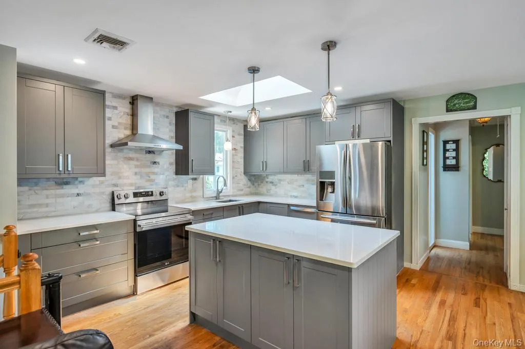 4 Florence Street, Smithtown, NY, 5 Bedrooms Bedrooms, 10 Rooms Rooms,2 BathroomsBathrooms,Residential,For Rent,Florence,0,992164 4 Florence Street, Smithtown, NY, 5 Bedrooms Bedrooms, 10 Rooms Rooms,2 BathroomsBathrooms,Residential,For Rent,Florence,0,992164