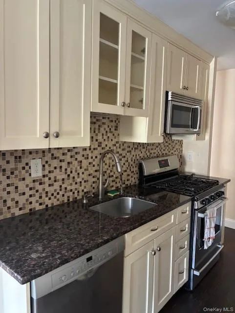100 Lincoln Avenue, North Hempstead, NY, 1 Bedroom Bedrooms, 3 Rooms Rooms,1 BathroomBathrooms,Residential Lease,For Rent,Lincoln,0,992166 100 Lincoln Avenue, North Hempstead, NY, 1 Bedroom Bedrooms, 3 Rooms Rooms,1 BathroomBathrooms,Residential Lease,For Rent,Lincoln,0,992166