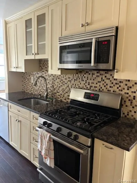 100 Lincoln Avenue, North Hempstead, NY, 1 Bedroom Bedrooms, 3 Rooms Rooms,1 BathroomBathrooms,Residential Lease,For Rent,Lincoln,0,992166 100 Lincoln Avenue, North Hempstead, NY, 1 Bedroom Bedrooms, 3 Rooms Rooms,1 BathroomBathrooms,Residential Lease,For Rent,Lincoln,0,992166