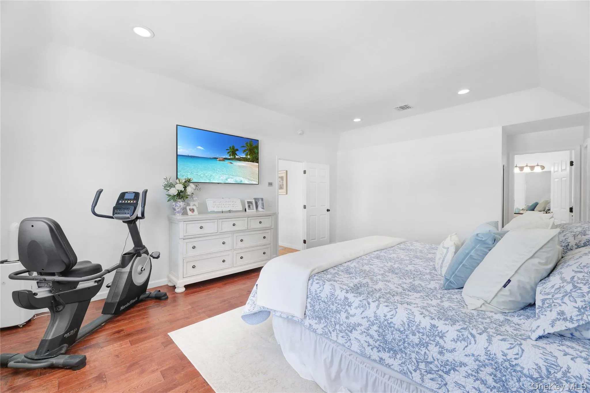 20 Chateau Drive, Brookhaven, NY, 4 Bedrooms Bedrooms, 8 Rooms Rooms,2 BathroomsBathrooms,Residential,For Rent,Chateau,0,992171 20 Chateau Drive, Brookhaven, NY, 4 Bedrooms Bedrooms, 8 Rooms Rooms,2 BathroomsBathrooms,Residential,For Rent,Chateau,0,992171