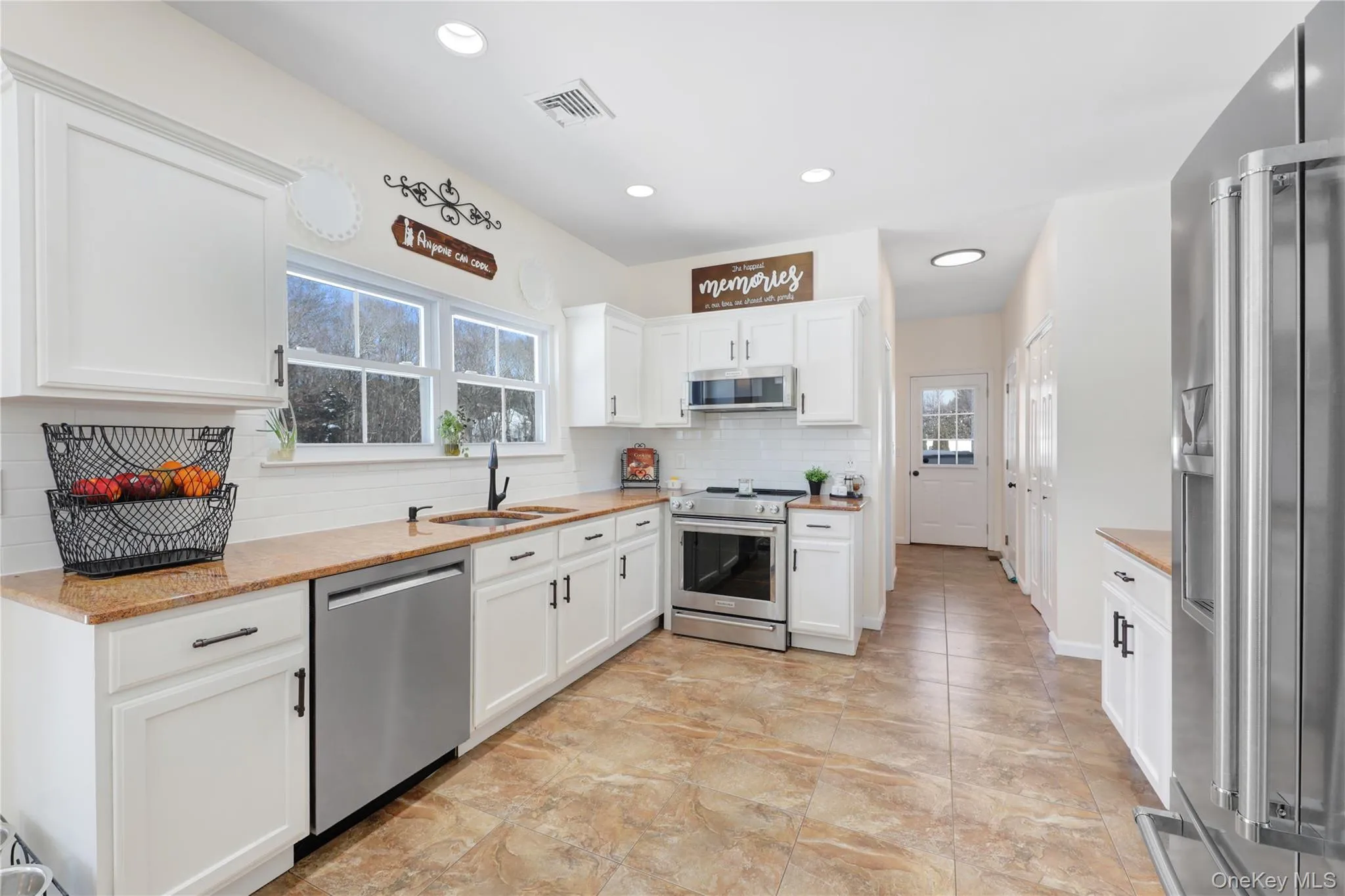 20 Chateau Drive, Brookhaven, NY, 4 Bedrooms Bedrooms, 8 Rooms Rooms,2 BathroomsBathrooms,Residential,For Rent,Chateau,0,992171 20 Chateau Drive, Brookhaven, NY, 4 Bedrooms Bedrooms, 8 Rooms Rooms,2 BathroomsBathrooms,Residential,For Rent,Chateau,0,992171