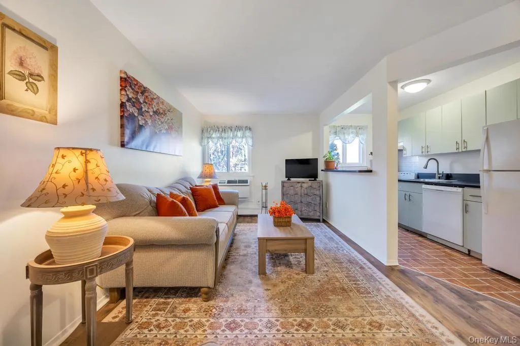 49 Mildred Place, Babylon, NY, 1 Bedroom Bedrooms, 4 Rooms Rooms,1 BathroomBathrooms,Residential,For Rent,Mildred,0,992172 49 Mildred Place, Babylon, NY, 1 Bedroom Bedrooms, 4 Rooms Rooms,1 BathroomBathrooms,Residential,For Rent,Mildred,0,992172