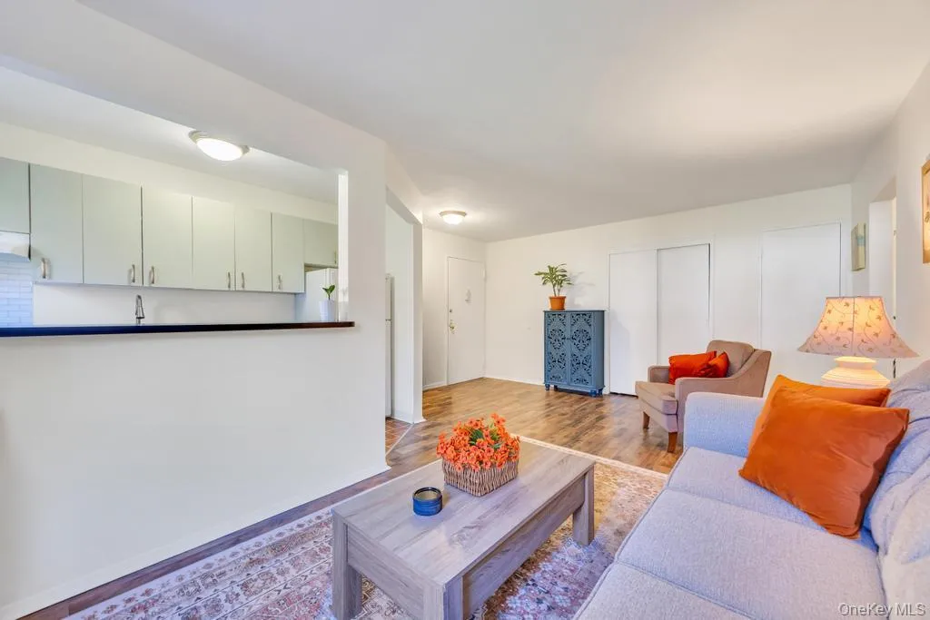 49 Mildred Place, Babylon, NY, 1 Bedroom Bedrooms, 4 Rooms Rooms,1 BathroomBathrooms,Residential,For Rent,Mildred,0,992172 49 Mildred Place, Babylon, NY, 1 Bedroom Bedrooms, 4 Rooms Rooms,1 BathroomBathrooms,Residential,For Rent,Mildred,0,992172