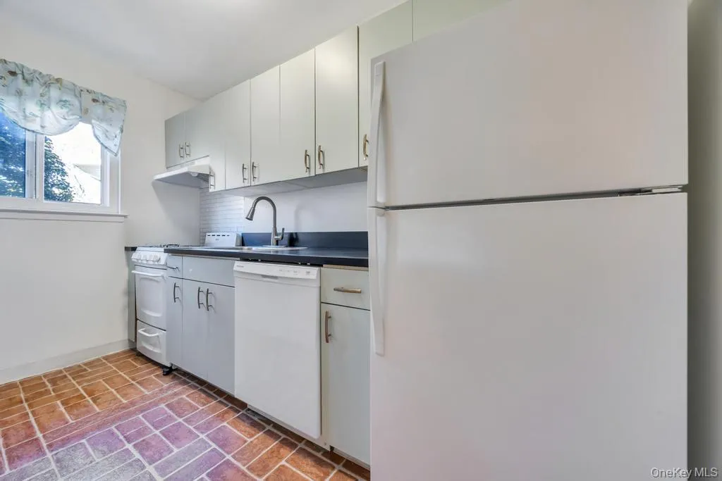49 Mildred Place, Babylon, NY, 1 Bedroom Bedrooms, 4 Rooms Rooms,1 BathroomBathrooms,Residential,For Rent,Mildred,0,992172 49 Mildred Place, Babylon, NY, 1 Bedroom Bedrooms, 4 Rooms Rooms,1 BathroomBathrooms,Residential,For Rent,Mildred,0,992172