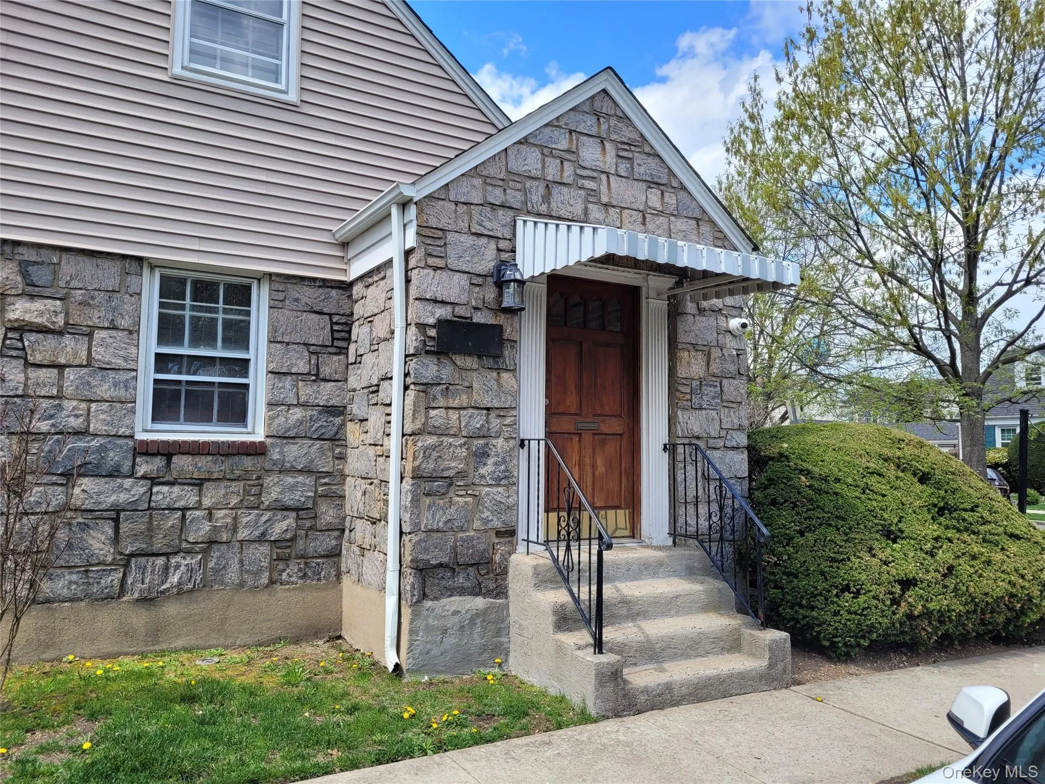 Office Entrance Facing Nassau Boulevard Office Entrance Facing Nassau Boulevard