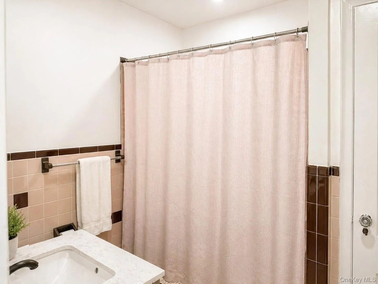 45-17 Auburndale Lane, New York, NY, 1 Bedroom Bedrooms, 4 Rooms Rooms,1 BathroomBathrooms,Residential Lease,For Rent,Auburndale,0,992213 45-17 Auburndale Lane, New York, NY, 1 Bedroom Bedrooms, 4 Rooms Rooms,1 BathroomBathrooms,Residential Lease,For Rent,Auburndale,0,992213