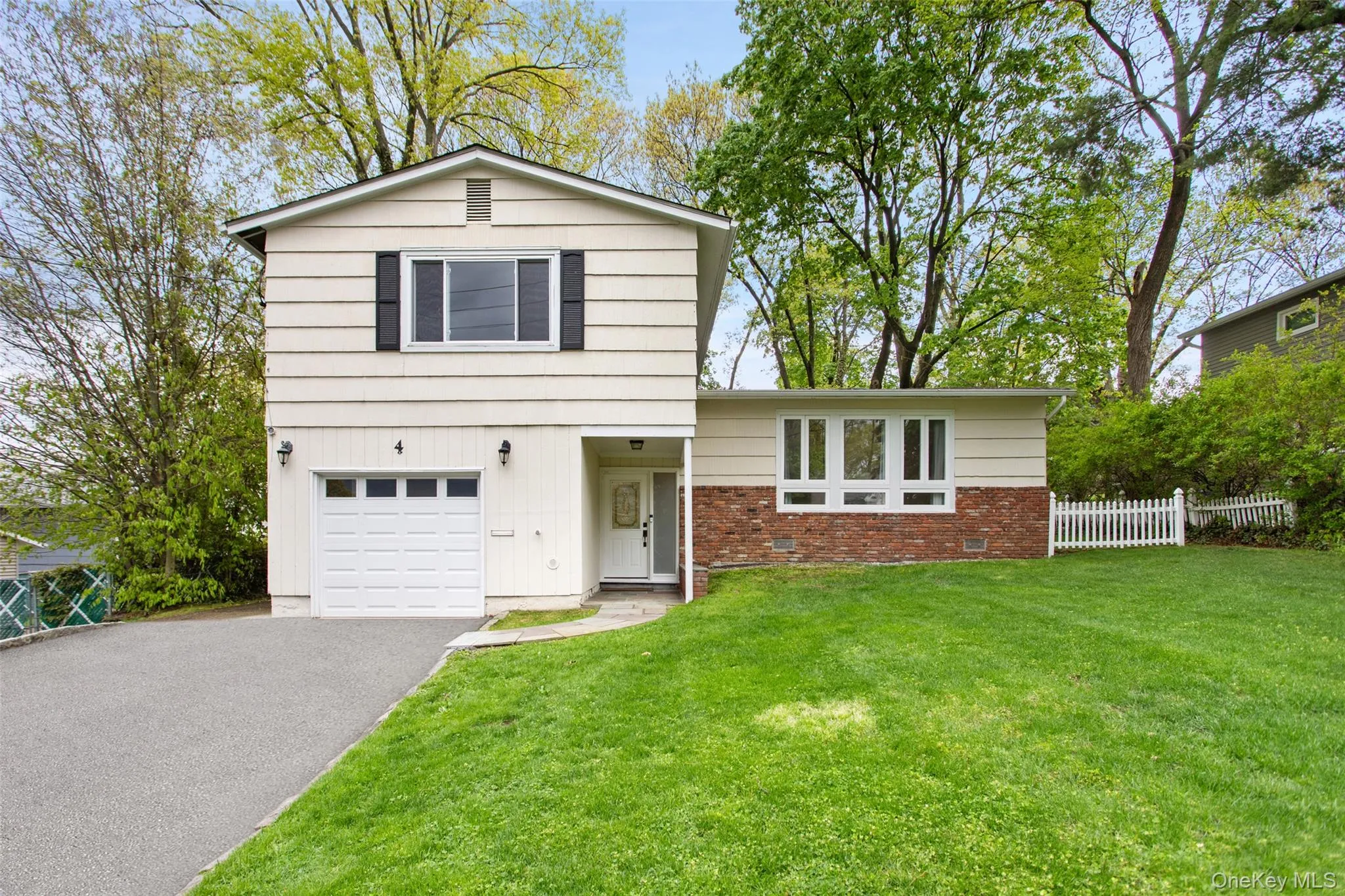 4 Kingwood Road, Greenburgh, NY, 3 Bedrooms Bedrooms, 8 Rooms Rooms,2 BathroomsBathrooms,Residential Lease,For Rent,Kingwood,0,992220 4 Kingwood Road, Greenburgh, NY, 3 Bedrooms Bedrooms, 8 Rooms Rooms,2 BathroomsBathrooms,Residential Lease,For Rent,Kingwood,0,992220