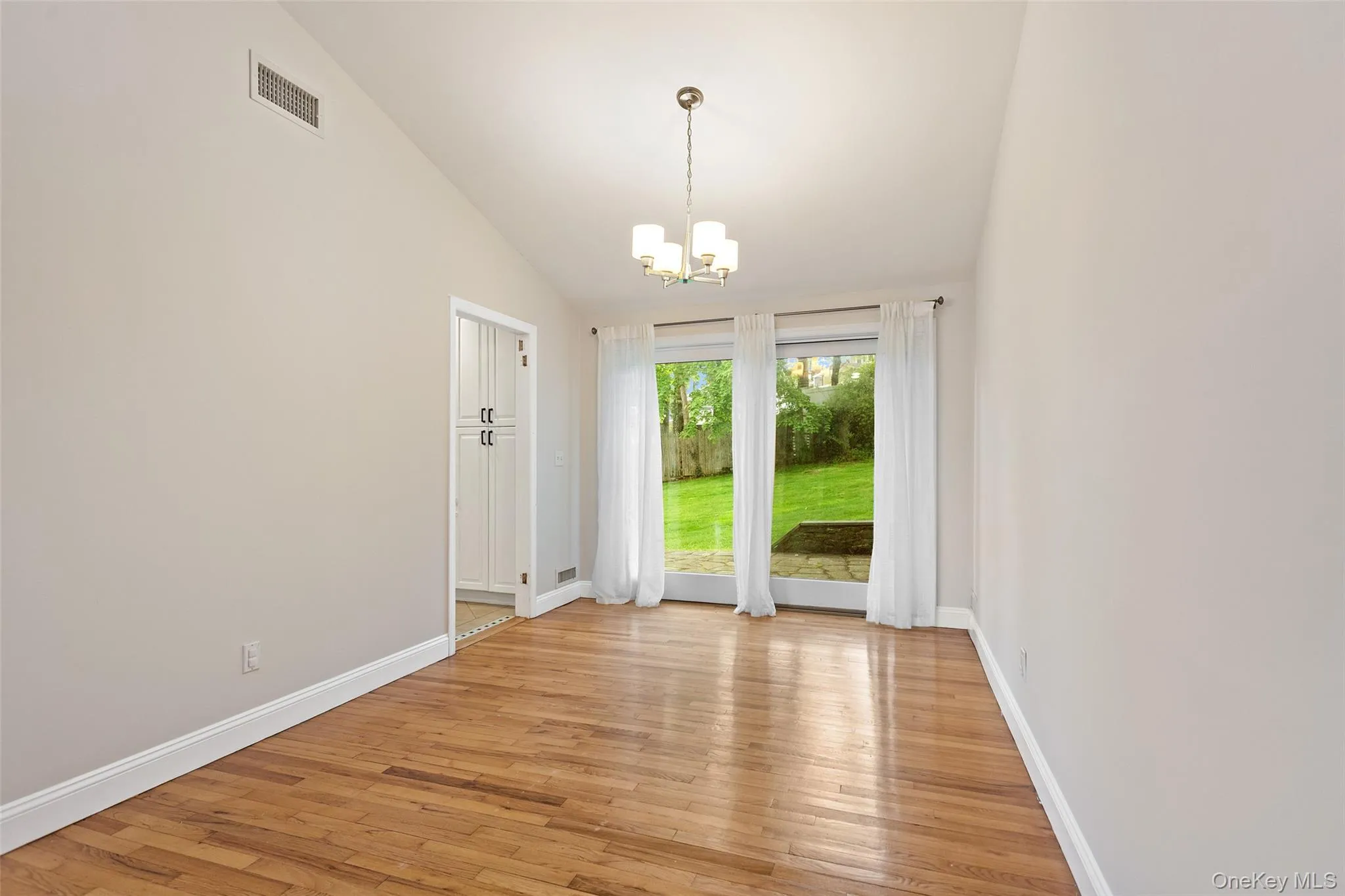 4 Kingwood Road, Greenburgh, NY, 3 Bedrooms Bedrooms, 8 Rooms Rooms,2 BathroomsBathrooms,Residential Lease,For Rent,Kingwood,0,992220 4 Kingwood Road, Greenburgh, NY, 3 Bedrooms Bedrooms, 8 Rooms Rooms,2 BathroomsBathrooms,Residential Lease,For Rent,Kingwood,0,992220