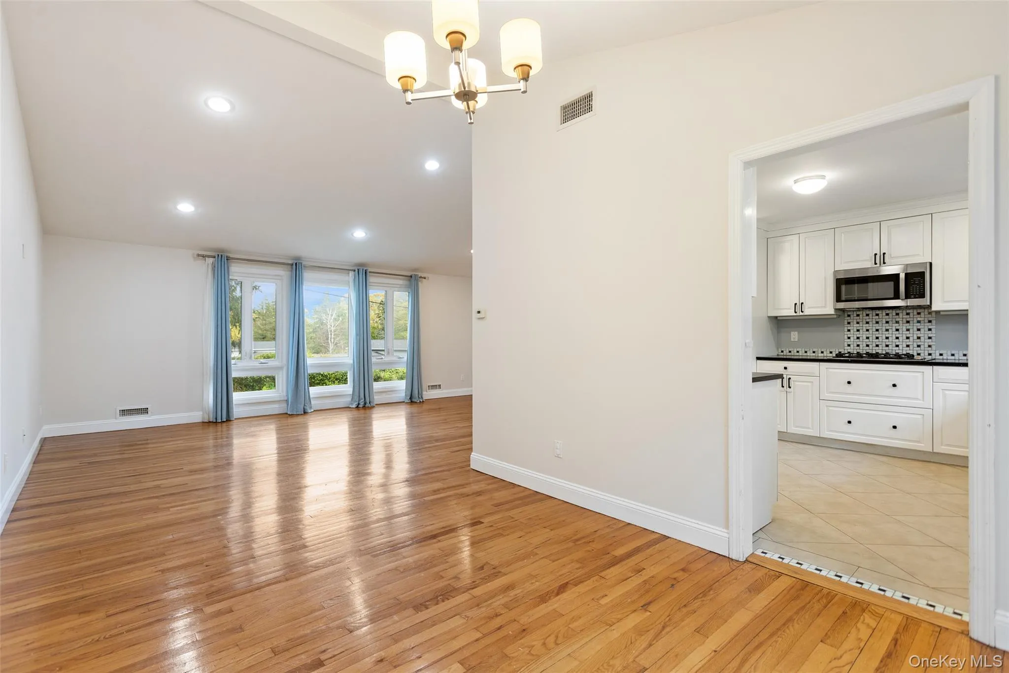 4 Kingwood Road, Greenburgh, NY, 3 Bedrooms Bedrooms, 8 Rooms Rooms,2 BathroomsBathrooms,Residential Lease,For Rent,Kingwood,0,992220 4 Kingwood Road, Greenburgh, NY, 3 Bedrooms Bedrooms, 8 Rooms Rooms,2 BathroomsBathrooms,Residential Lease,For Rent,Kingwood,0,992220