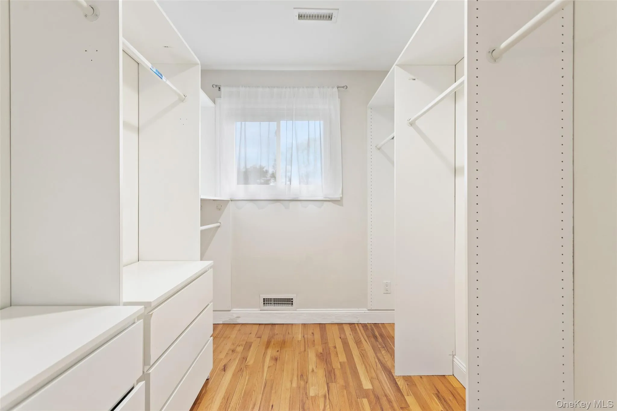 4 Kingwood Road, Greenburgh, NY, 3 Bedrooms Bedrooms, 8 Rooms Rooms,2 BathroomsBathrooms,Residential Lease,For Rent,Kingwood,0,992220 4 Kingwood Road, Greenburgh, NY, 3 Bedrooms Bedrooms, 8 Rooms Rooms,2 BathroomsBathrooms,Residential Lease,For Rent,Kingwood,0,992220