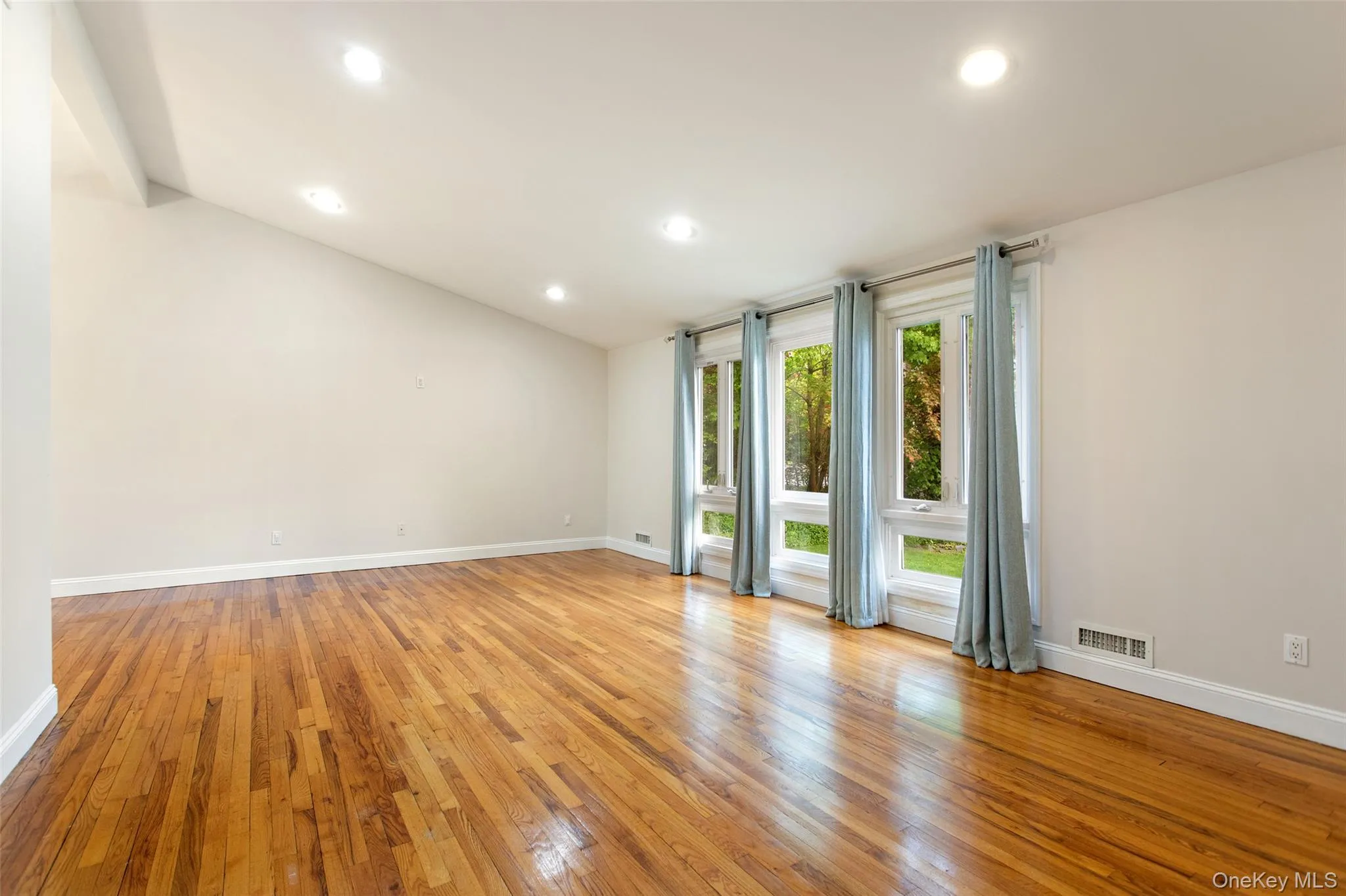 4 Kingwood Road, Greenburgh, NY, 3 Bedrooms Bedrooms, 8 Rooms Rooms,2 BathroomsBathrooms,Residential Lease,For Rent,Kingwood,0,992220 4 Kingwood Road, Greenburgh, NY, 3 Bedrooms Bedrooms, 8 Rooms Rooms,2 BathroomsBathrooms,Residential Lease,For Rent,Kingwood,0,992220