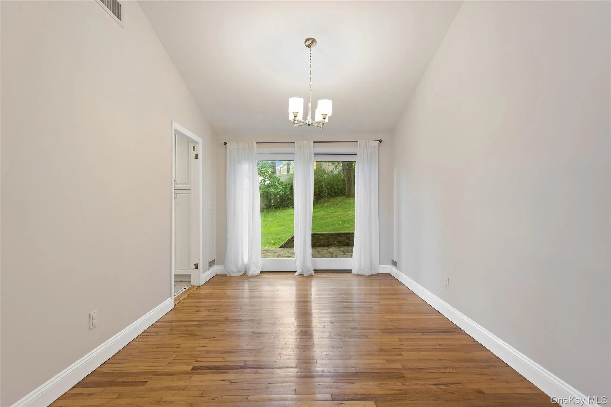 4 Kingwood Road, Greenburgh, NY, 3 Bedrooms Bedrooms, 8 Rooms Rooms,2 BathroomsBathrooms,Residential Lease,For Rent,Kingwood,0,992220 4 Kingwood Road, Greenburgh, NY, 3 Bedrooms Bedrooms, 8 Rooms Rooms,2 BathroomsBathrooms,Residential Lease,For Rent,Kingwood,0,992220
