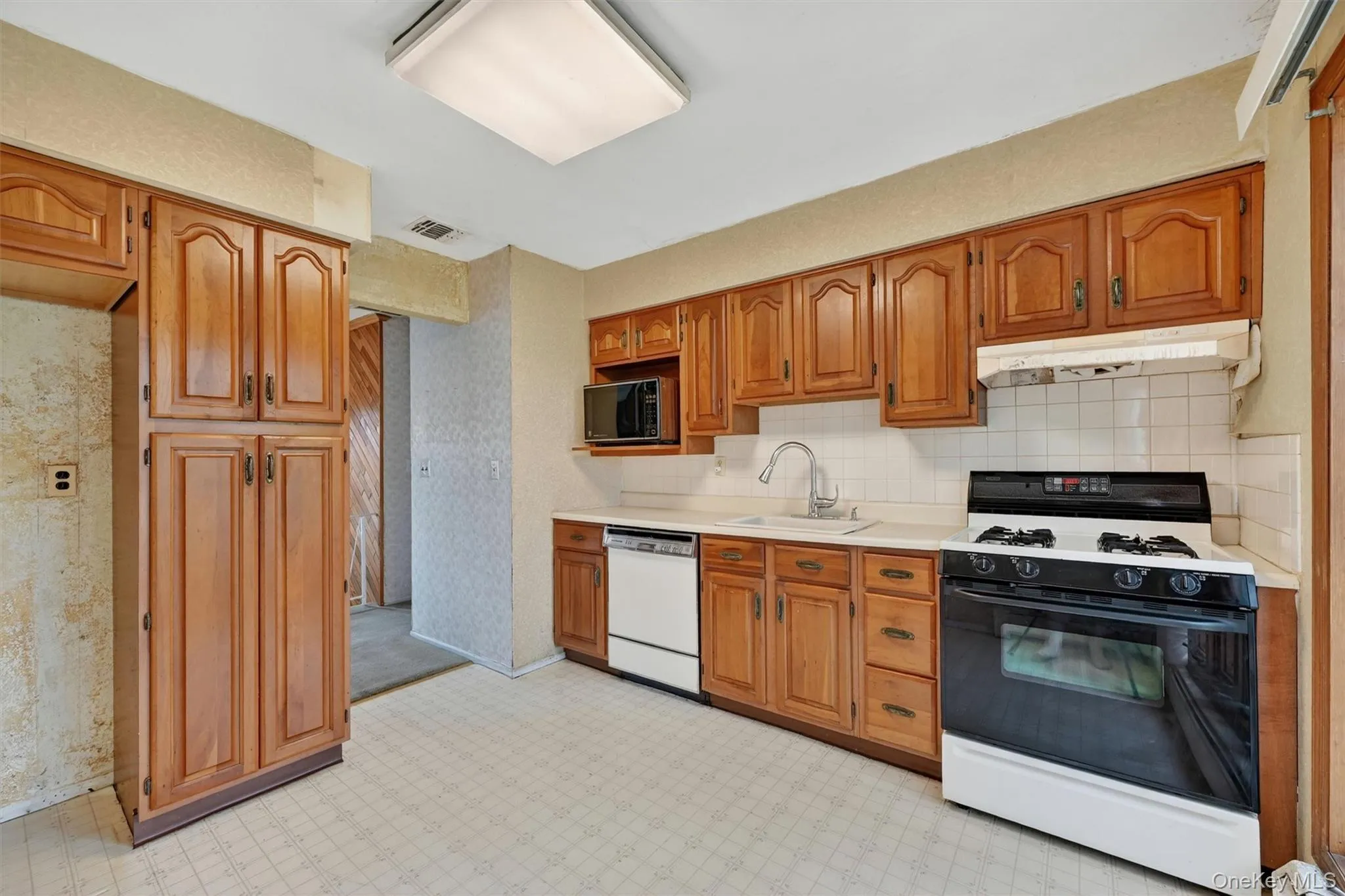 105 Lakewood Drive, Clarkstown, NY, 4 Bedrooms Bedrooms, 10 Rooms Rooms,1 BathroomBathrooms,Residential,For Rent,Lakewood,0,992256 105 Lakewood Drive, Clarkstown, NY, 4 Bedrooms Bedrooms, 10 Rooms Rooms,1 BathroomBathrooms,Residential,For Rent,Lakewood,0,992256