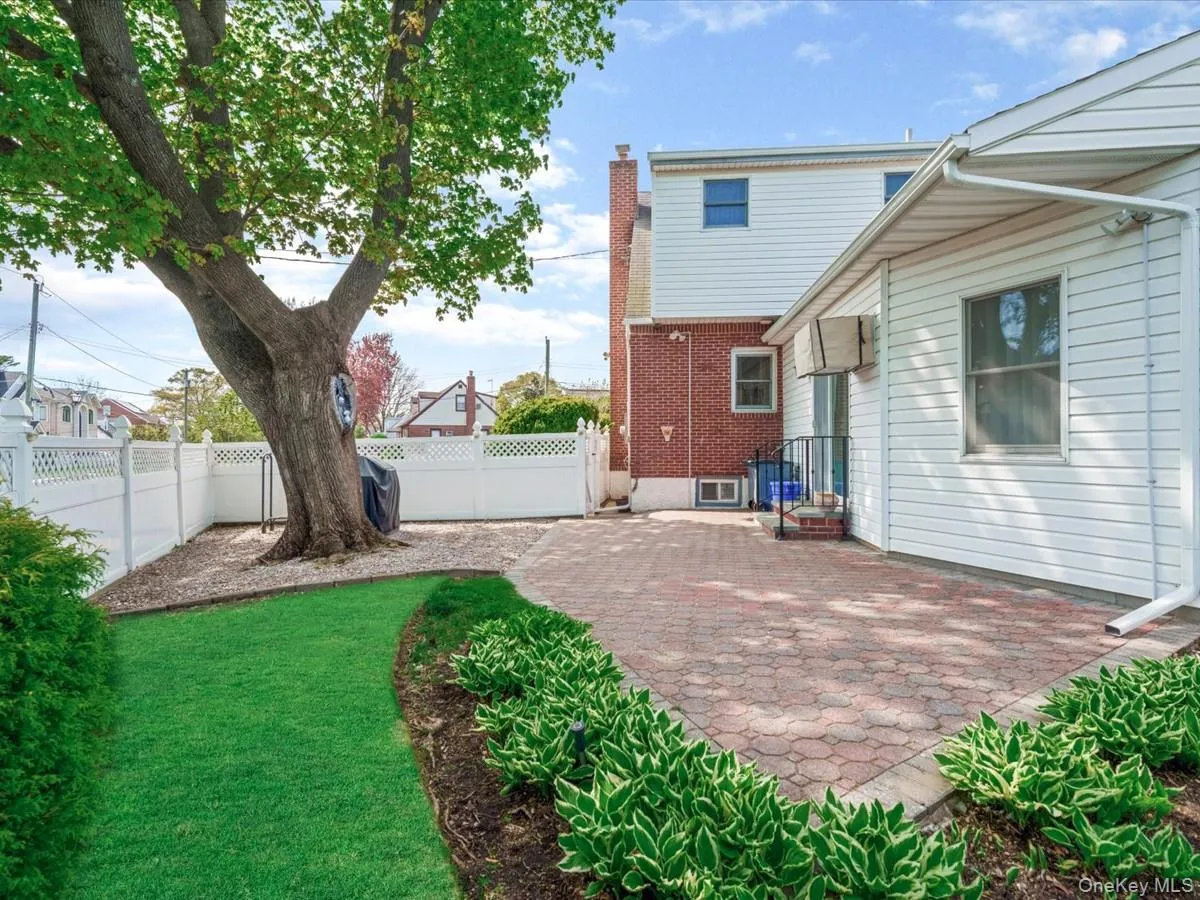 2 Tottenham Place, North Hempstead, NY, 2 Bedrooms Bedrooms, 6 Rooms Rooms,2 BathroomsBathrooms,Residential Lease,For Rent,Tottenham,0,992259 2 Tottenham Place, North Hempstead, NY, 2 Bedrooms Bedrooms, 6 Rooms Rooms,2 BathroomsBathrooms,Residential Lease,For Rent,Tottenham,0,992259