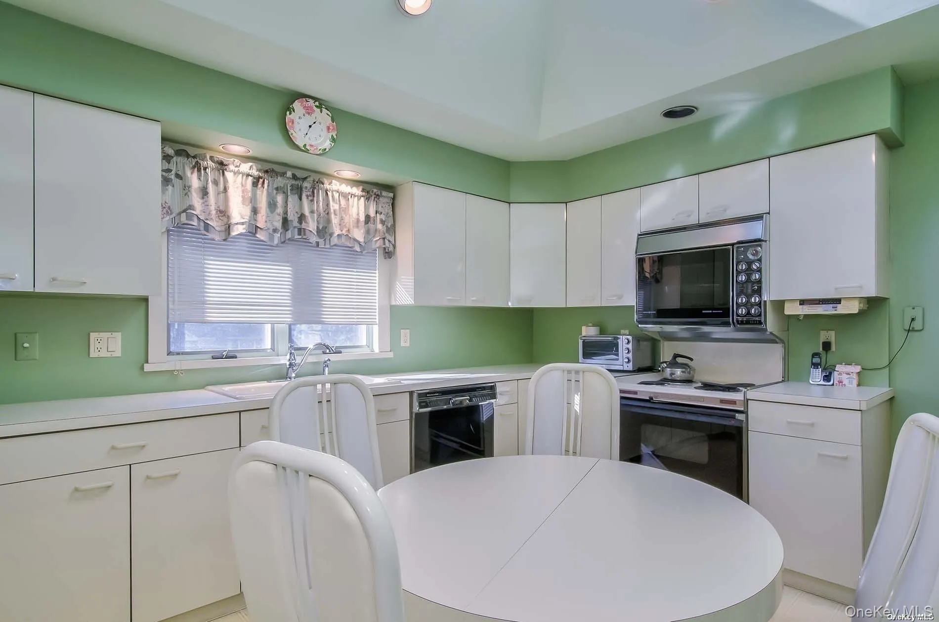 450 Lenox Road, Huntington, NY, 4 Bedrooms Bedrooms, 6 Rooms Rooms,2 BathroomsBathrooms,Residential Lease,For Rent,Lenox,0,992285 450 Lenox Road, Huntington, NY, 4 Bedrooms Bedrooms, 6 Rooms Rooms,2 BathroomsBathrooms,Residential Lease,For Rent,Lenox,0,992285