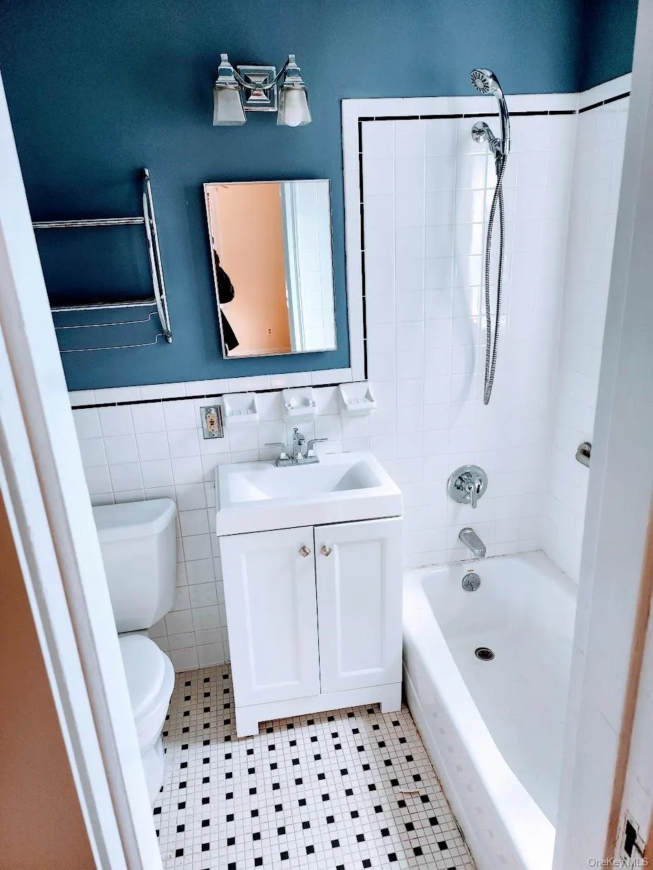68 E. Hartsdale Avenue, Greenburgh, NY, 1 Bedroom Bedrooms, 3 Rooms Rooms,1 BathroomBathrooms,Residential,For Rent,E. Hartsdale,0,992286 68 E. Hartsdale Avenue, Greenburgh, NY, 1 Bedroom Bedrooms, 3 Rooms Rooms,1 BathroomBathrooms,Residential,For Rent,E. Hartsdale,0,992286
