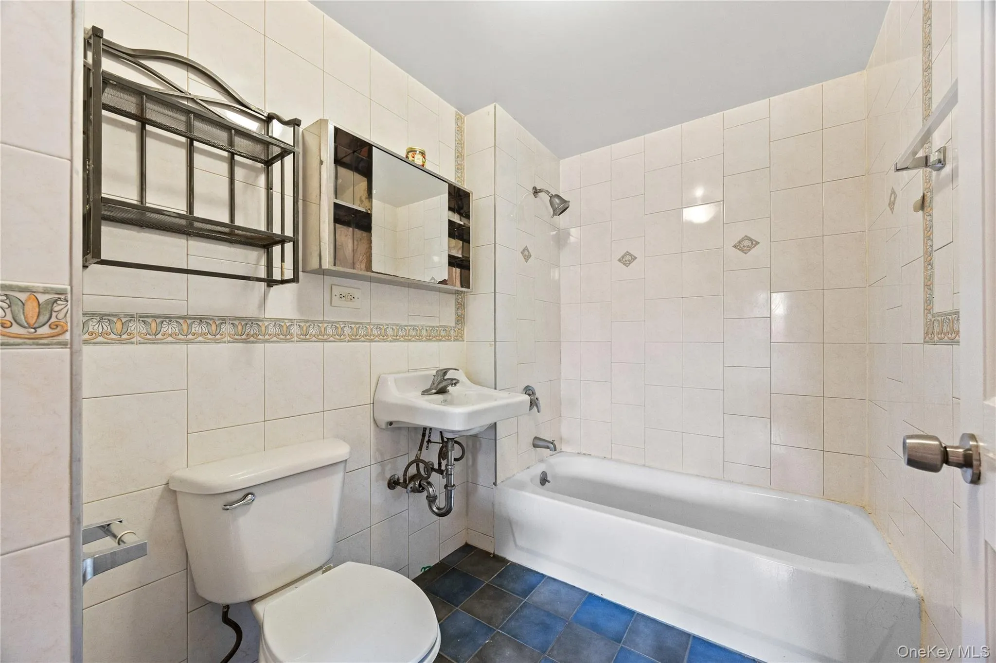 71-33 162nd Street, New York, NY, 2 Bedrooms Bedrooms, 5 Rooms Rooms,2 BathroomsBathrooms,Residential Lease,For Rent,162nd Street,0,992297 71-33 162nd Street, New York, NY, 2 Bedrooms Bedrooms, 5 Rooms Rooms,2 BathroomsBathrooms,Residential Lease,For Rent,162nd Street,0,992297