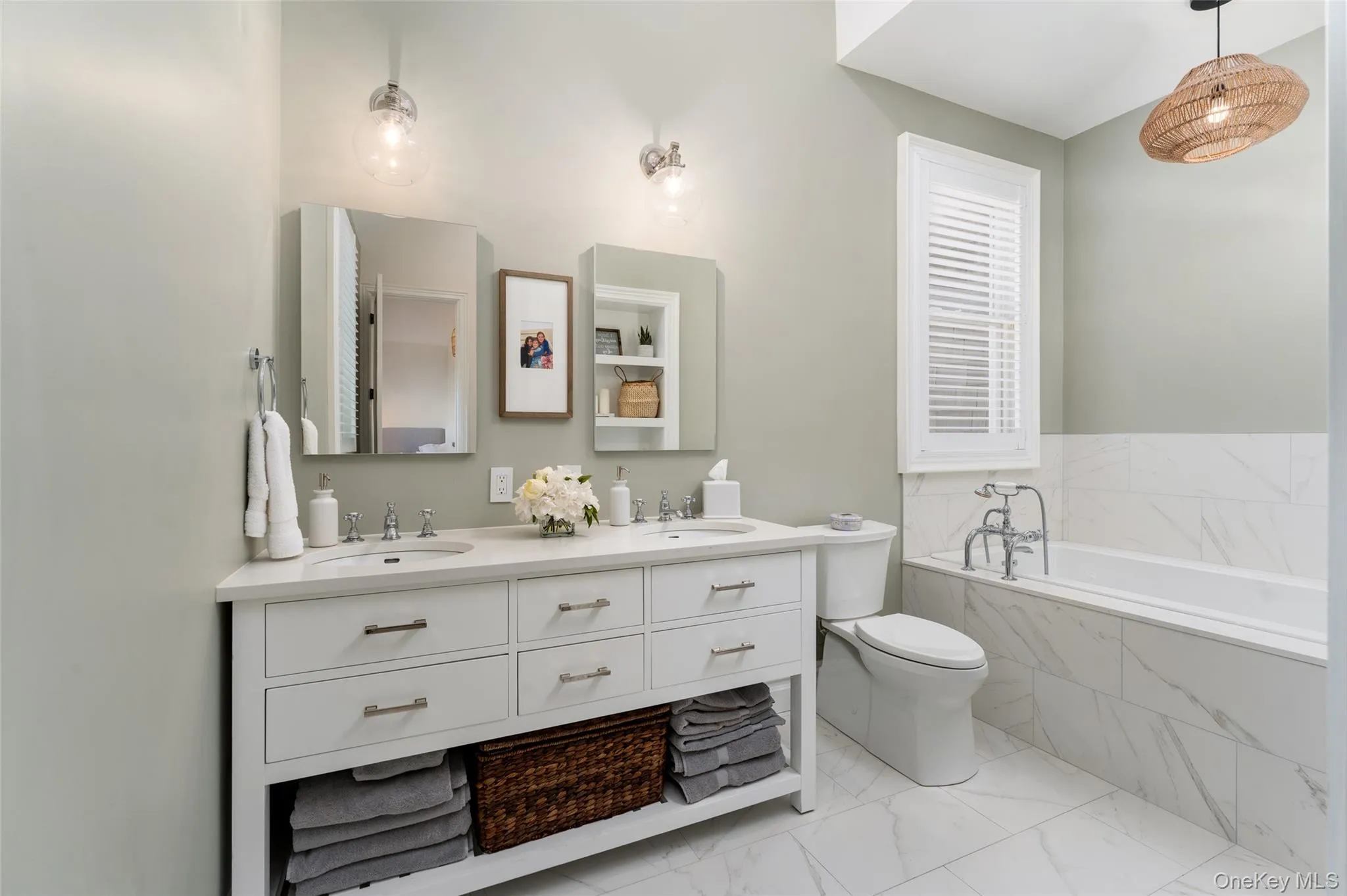 3 Bridies Path, Southampton, NY, 5 Bedrooms Bedrooms, 14 Rooms Rooms,5 BathroomsBathrooms,Residential,For Rent,Bridies,0,992304 3 Bridies Path, Southampton, NY, 5 Bedrooms Bedrooms, 14 Rooms Rooms,5 BathroomsBathrooms,Residential,For Rent,Bridies,0,992304