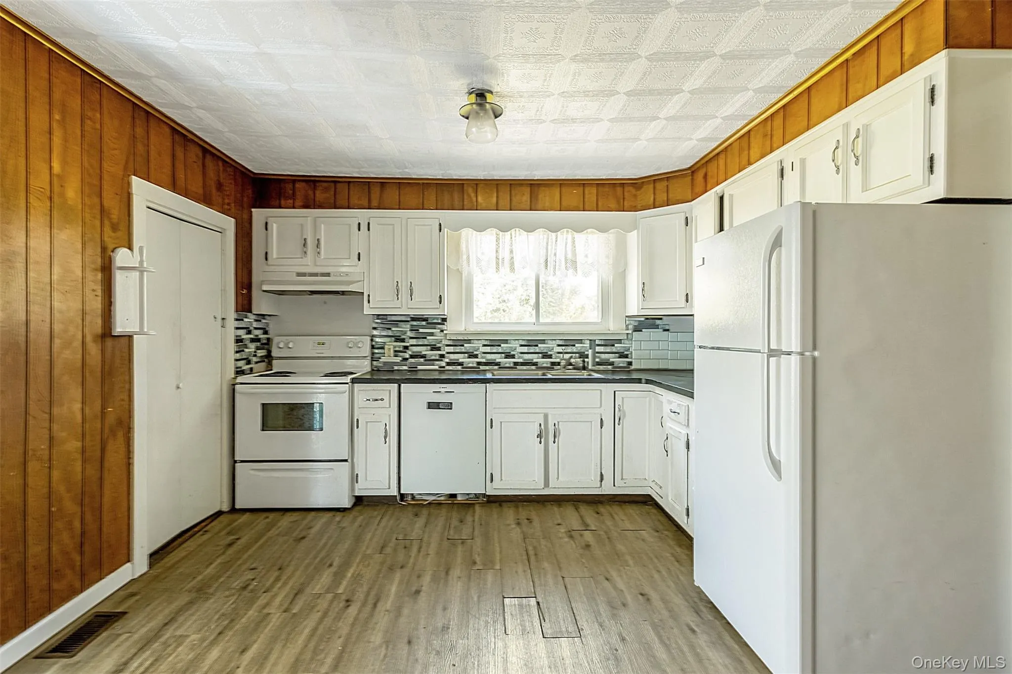 135 Corwin Street, Southold, NY, 5 Bedrooms Bedrooms, 10 Rooms Rooms,1 BathroomBathrooms,Residential,For Rent,Corwin,0,992307 135 Corwin Street, Southold, NY, 5 Bedrooms Bedrooms, 10 Rooms Rooms,1 BathroomBathrooms,Residential,For Rent,Corwin,0,992307