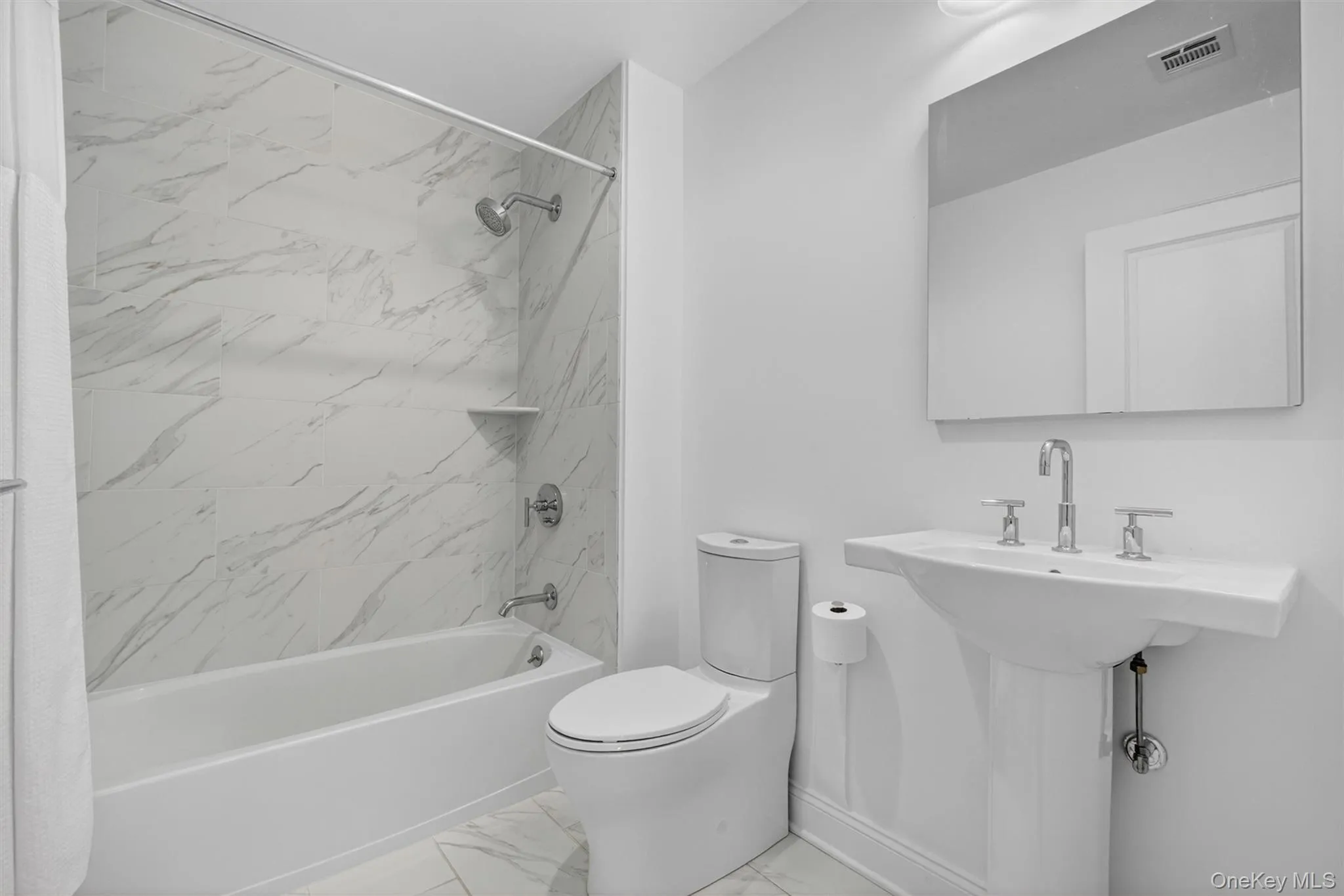 Upstairs hall bath beautifully tiled Upstairs hall bath beautifully tiled