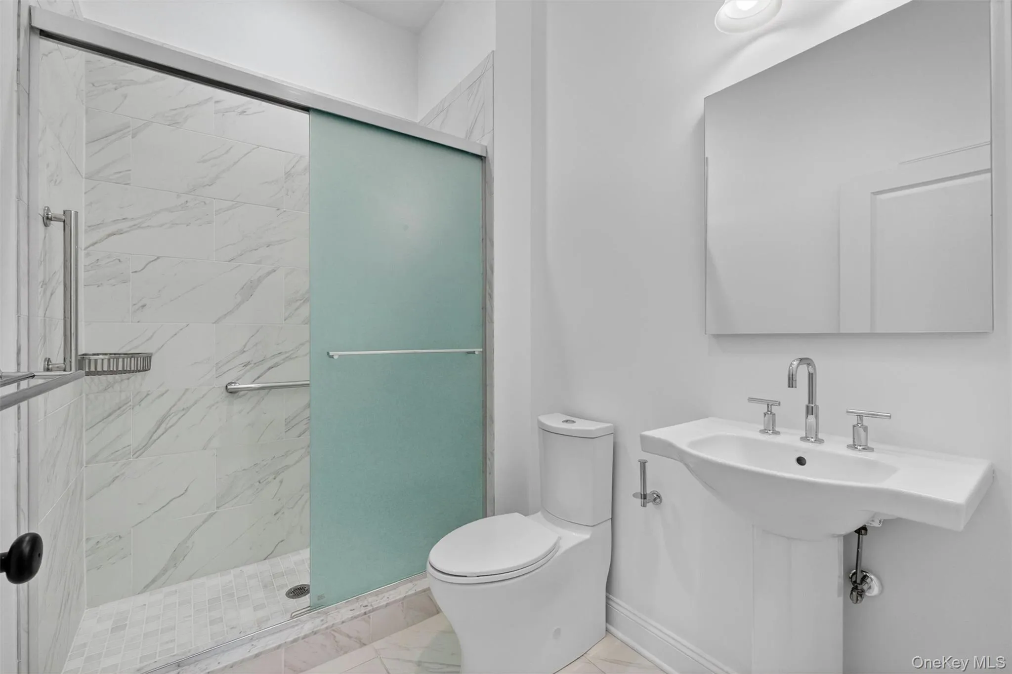 Contemporary hall bathroom with beautiful tiled tub/shower Contemporary hall bathroom with beautiful tiled tub/shower
