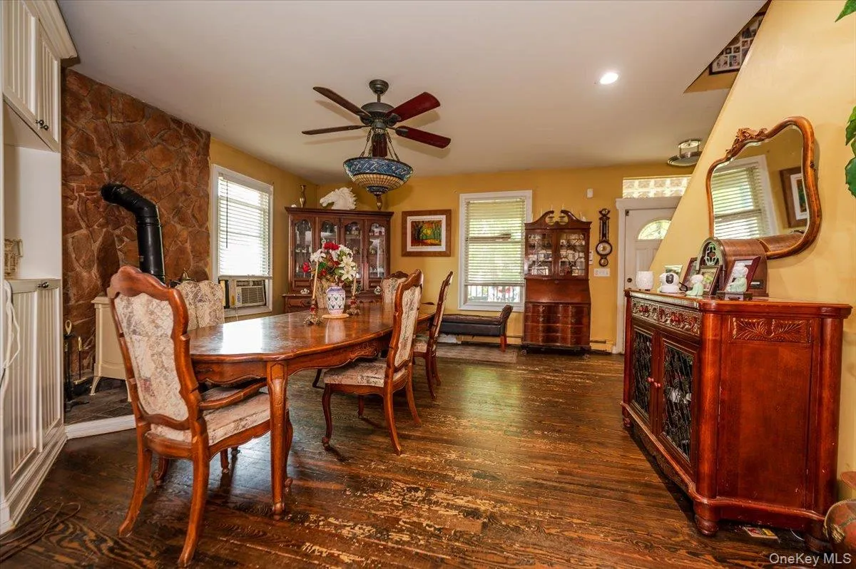 35 Cooke Avenue, Brookhaven, NY, 4 Bedrooms Bedrooms, 10 Rooms Rooms,3 BathroomsBathrooms,Residential,For Rent,Cooke,0,992339 35 Cooke Avenue, Brookhaven, NY, 4 Bedrooms Bedrooms, 10 Rooms Rooms,3 BathroomsBathrooms,Residential,For Rent,Cooke,0,992339