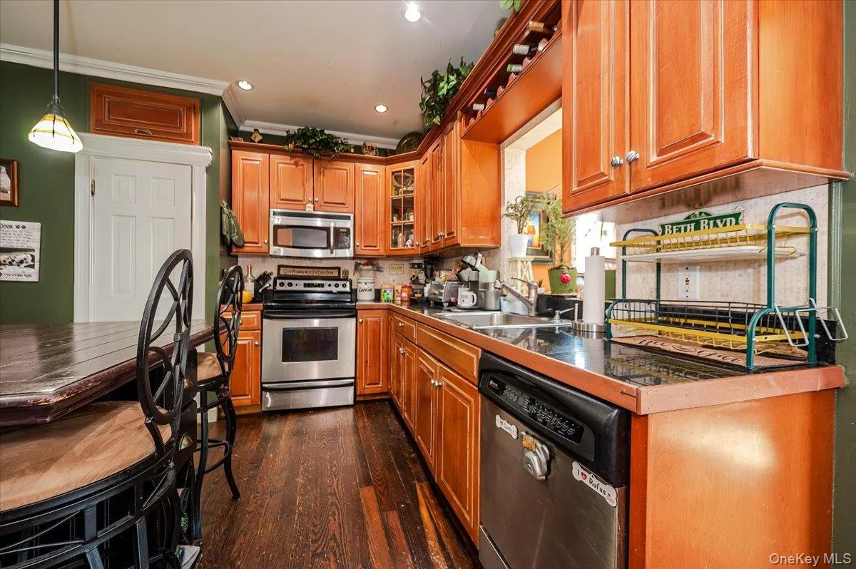35 Cooke Avenue, Brookhaven, NY, 4 Bedrooms Bedrooms, 10 Rooms Rooms,3 BathroomsBathrooms,Residential,For Rent,Cooke,0,992339 35 Cooke Avenue, Brookhaven, NY, 4 Bedrooms Bedrooms, 10 Rooms Rooms,3 BathroomsBathrooms,Residential,For Rent,Cooke,0,992339