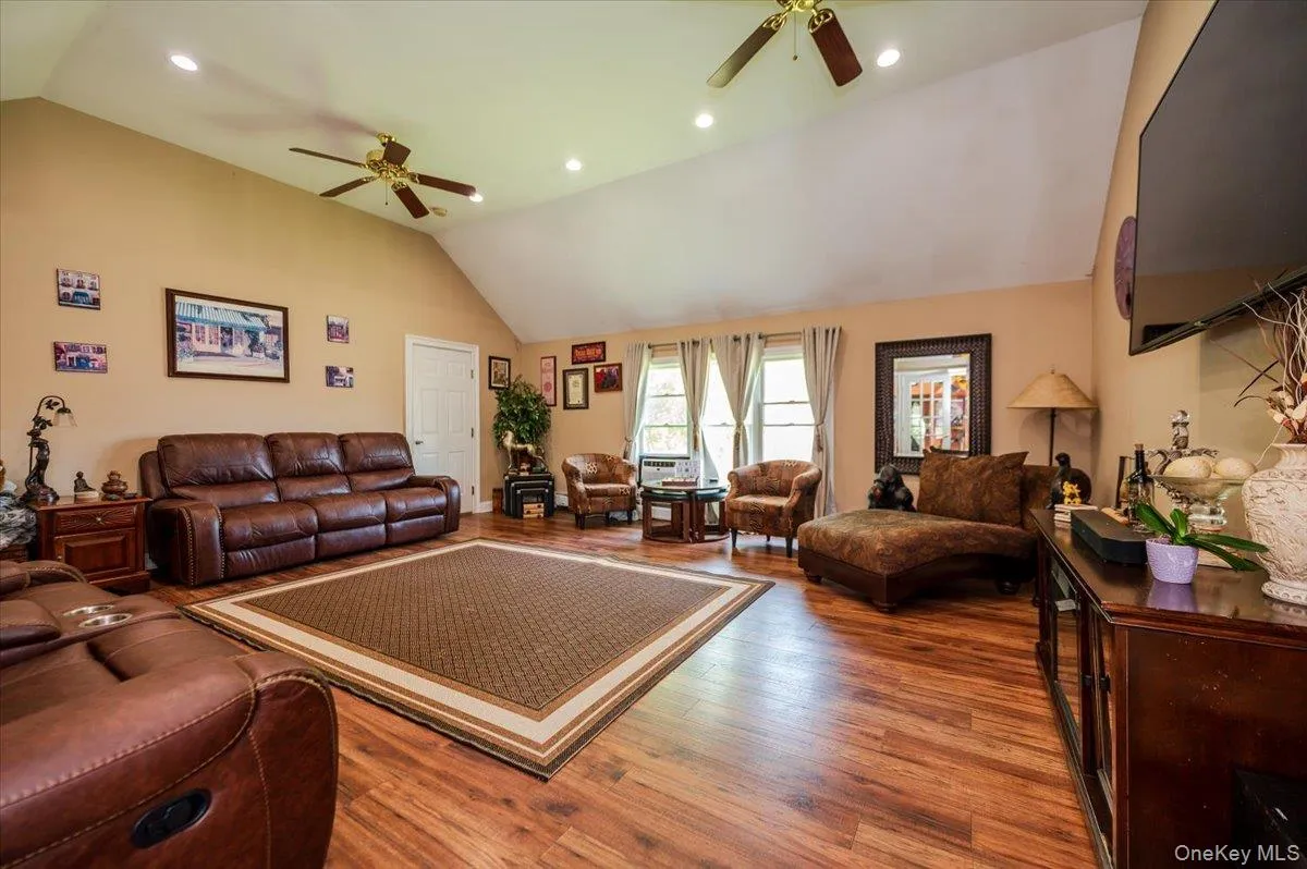 35 Cooke Avenue, Brookhaven, NY, 4 Bedrooms Bedrooms, 10 Rooms Rooms,3 BathroomsBathrooms,Residential,For Rent,Cooke,0,992339 35 Cooke Avenue, Brookhaven, NY, 4 Bedrooms Bedrooms, 10 Rooms Rooms,3 BathroomsBathrooms,Residential,For Rent,Cooke,0,992339