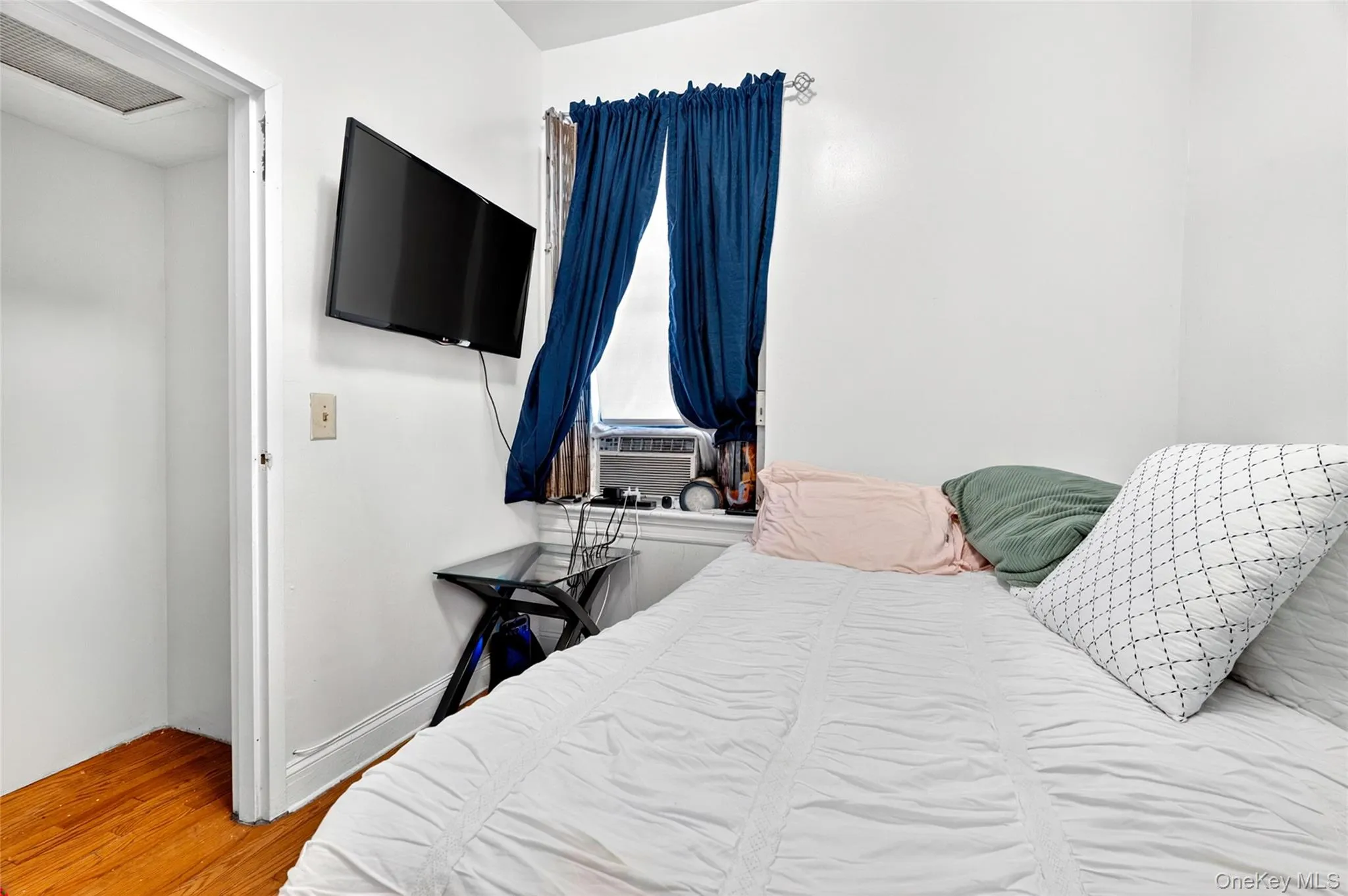 510 172nd Street, New York, NY, 3 Bedrooms Bedrooms, 5 Rooms Rooms,1 BathroomBathrooms,Residential,For Rent,172nd,0,992347 510 172nd Street, New York, NY, 3 Bedrooms Bedrooms, 5 Rooms Rooms,1 BathroomBathrooms,Residential,For Rent,172nd,0,992347