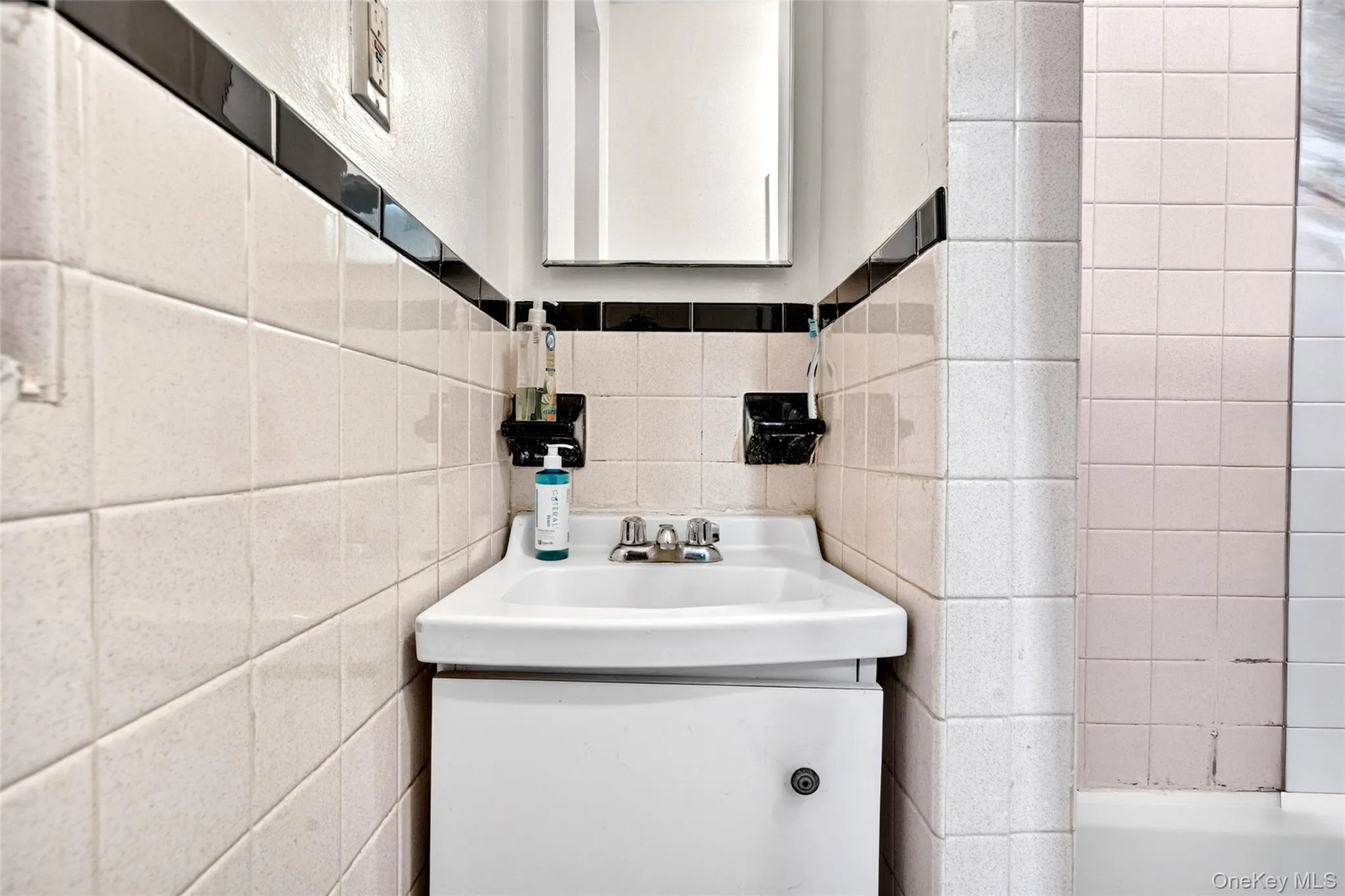 510 172nd Street, New York, NY, 3 Bedrooms Bedrooms, 5 Rooms Rooms,1 BathroomBathrooms,Residential,For Rent,172nd,0,992347 510 172nd Street, New York, NY, 3 Bedrooms Bedrooms, 5 Rooms Rooms,1 BathroomBathrooms,Residential,For Rent,172nd,0,992347