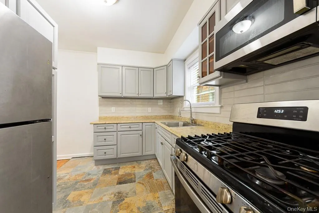 545 93 Street, New York, NY, 3 Bedrooms Bedrooms, 6 Rooms Rooms,2 BathroomsBathrooms,Residential Lease,For Rent,93,0,992366 545 93 Street, New York, NY, 3 Bedrooms Bedrooms, 6 Rooms Rooms,2 BathroomsBathrooms,Residential Lease,For Rent,93,0,992366