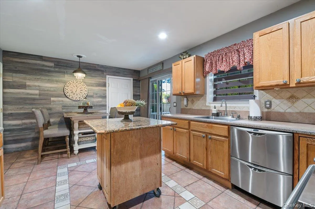 502 Martha Avenue, Brookhaven, NY, 3 Bedrooms Bedrooms, 7 Rooms Rooms,2 BathroomsBathrooms,Residential,For Rent,Martha,0,992370 502 Martha Avenue, Brookhaven, NY, 3 Bedrooms Bedrooms, 7 Rooms Rooms,2 BathroomsBathrooms,Residential,For Rent,Martha,0,992370
