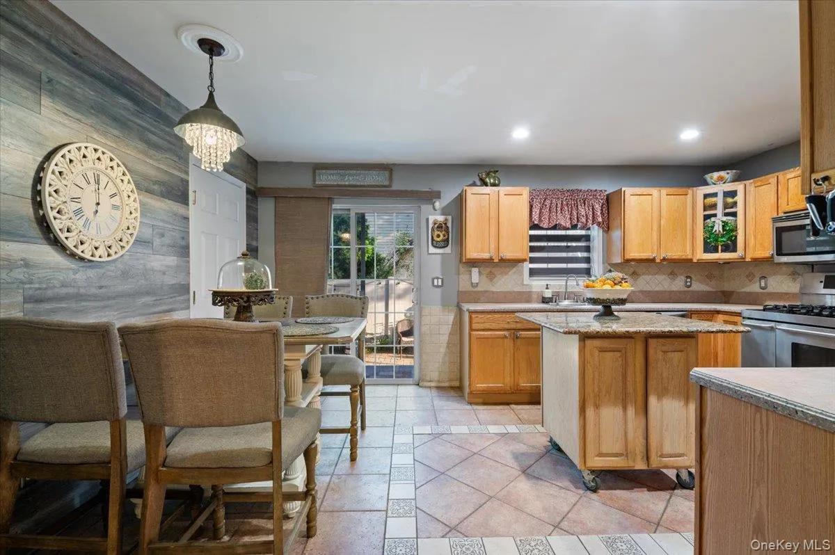 502 Martha Avenue, Brookhaven, NY, 3 Bedrooms Bedrooms, 7 Rooms Rooms,2 BathroomsBathrooms,Residential,For Rent,Martha,0,992370 502 Martha Avenue, Brookhaven, NY, 3 Bedrooms Bedrooms, 7 Rooms Rooms,2 BathroomsBathrooms,Residential,For Rent,Martha,0,992370