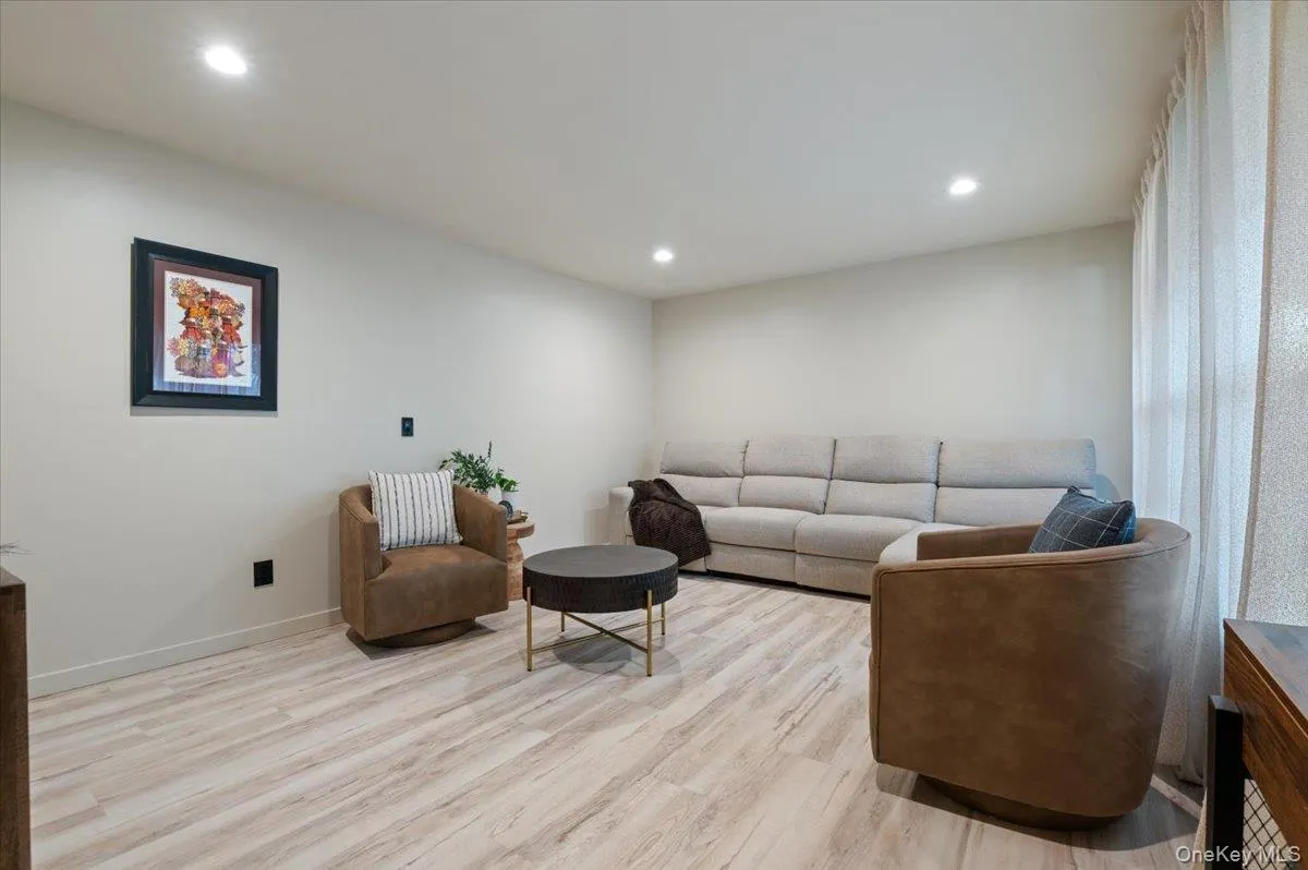 502 Martha Avenue, Brookhaven, NY, 3 Bedrooms Bedrooms, 7 Rooms Rooms,2 BathroomsBathrooms,Residential,For Rent,Martha,0,992370 502 Martha Avenue, Brookhaven, NY, 3 Bedrooms Bedrooms, 7 Rooms Rooms,2 BathroomsBathrooms,Residential,For Rent,Martha,0,992370