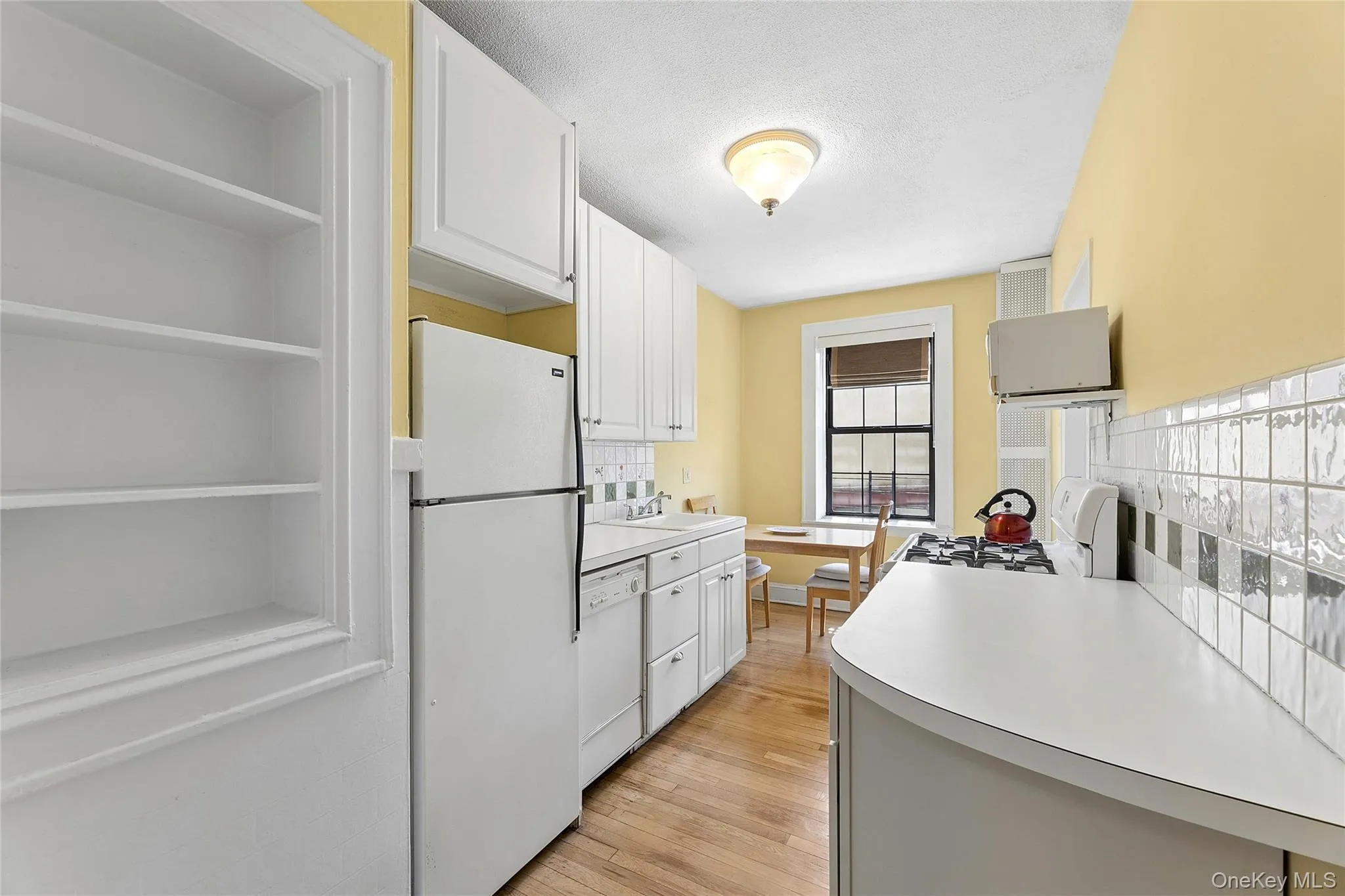 Windowed Eat in Kitchen Windowed Eat in Kitchen