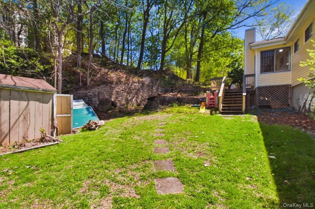 40 Donald Drive, Greenburgh, NY, 4 Bedrooms Bedrooms, 8 Rooms Rooms,3 BathroomsBathrooms,Residential,For Rent,Donald,0,992422 40 Donald Drive, Greenburgh, NY, 4 Bedrooms Bedrooms, 8 Rooms Rooms,3 BathroomsBathrooms,Residential,For Rent,Donald,0,992422